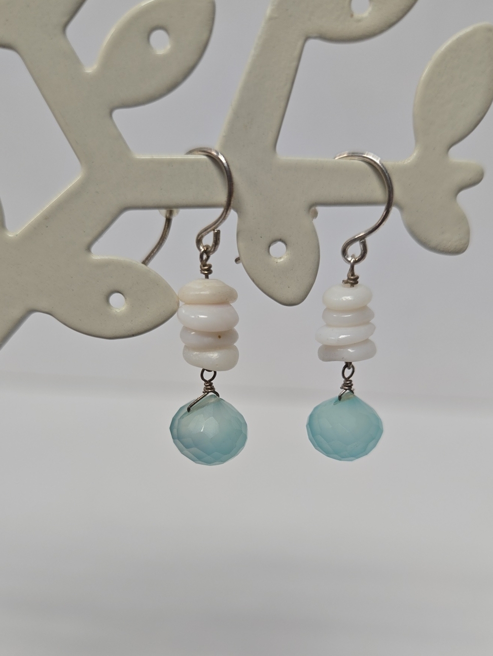 Bella Anela Jewelry Aqua Blue Chalcedony & Puka Shells ER EUC 1.25" Drop